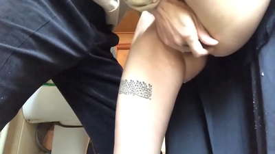 Мектептин ваннасында сүзүү, чыныгы көбүктүү оргазм - менин мугалимим колунан келгендин баарын жасады